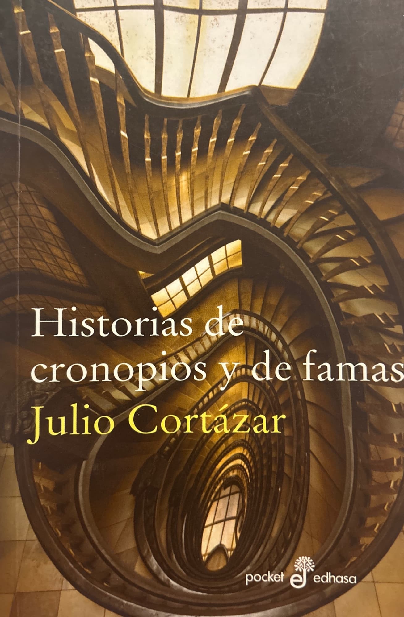 Capa de Historias de cronopios y de famas